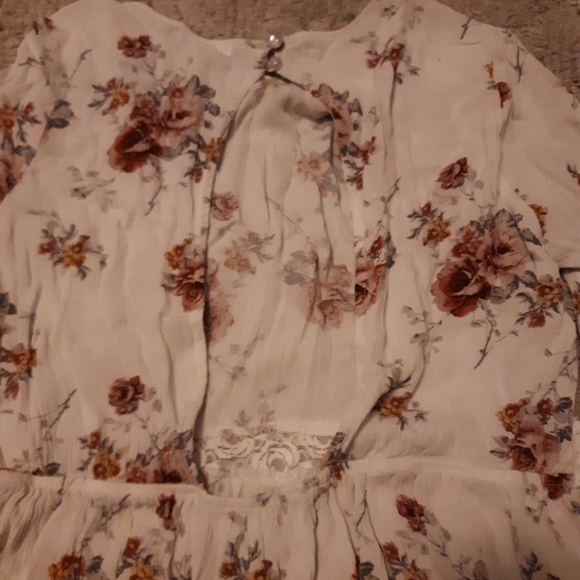 Floral Blouse - Picture 3 of 4